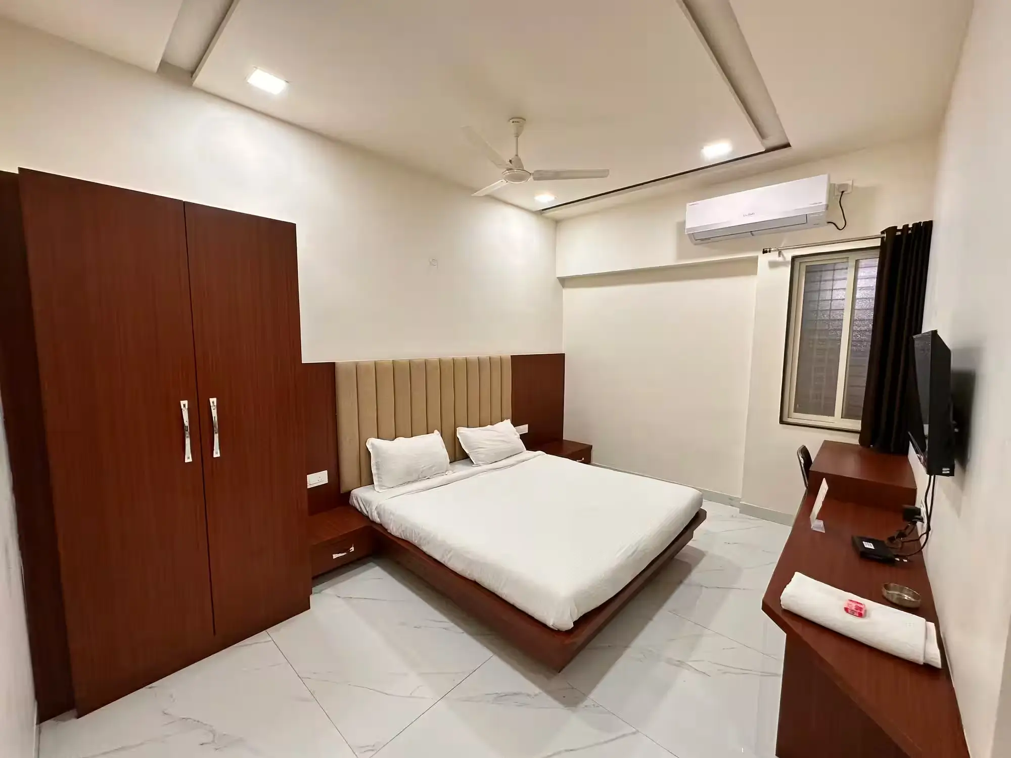 Family Room to 2 person